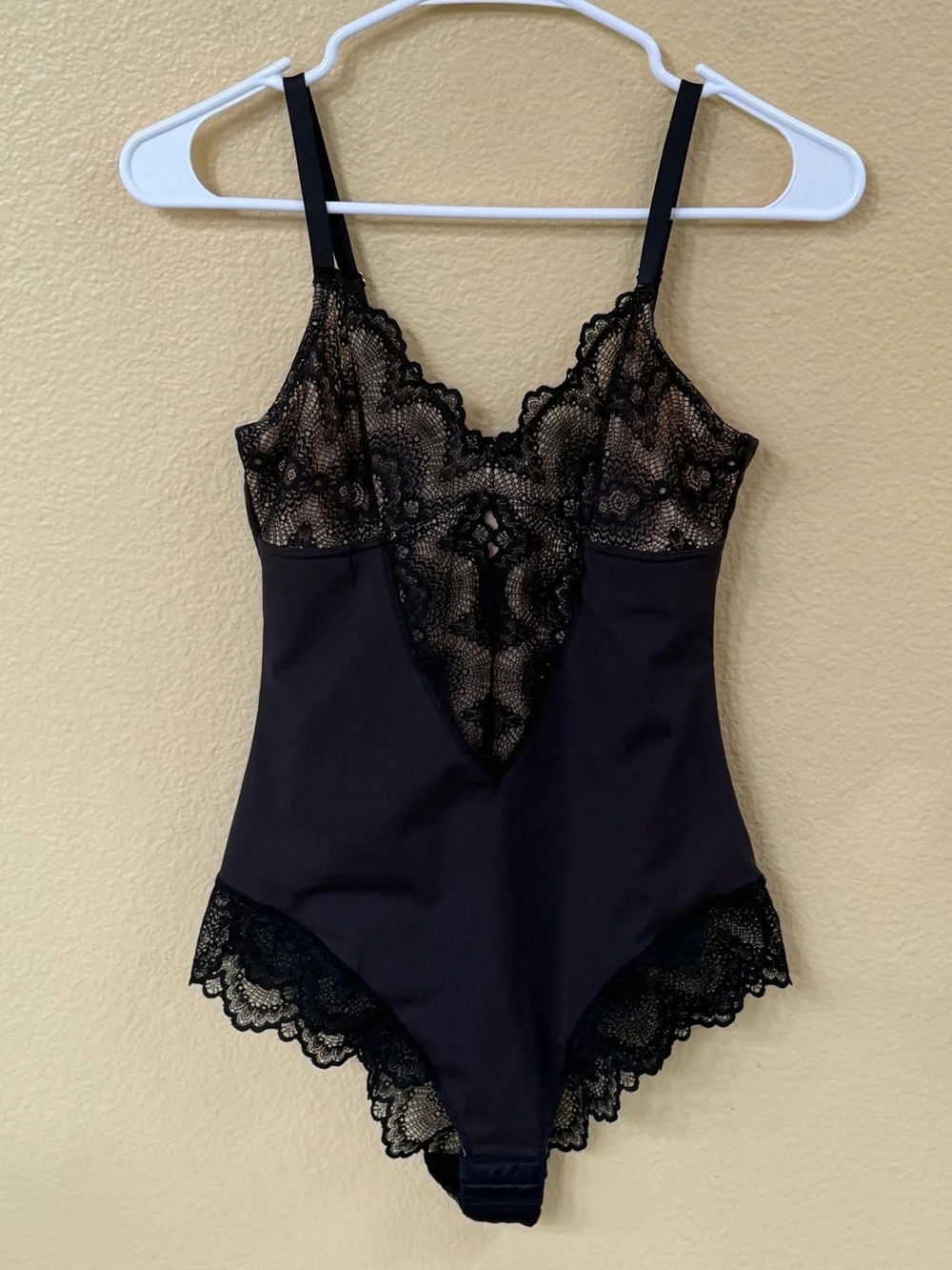 NWT Pinsy Sculpting Lace Shapewear Bodysuit Black Lace Shaping Size Medium Long